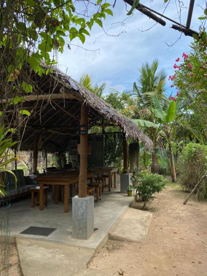 The Dale Mirissa Hotel Exterior photo